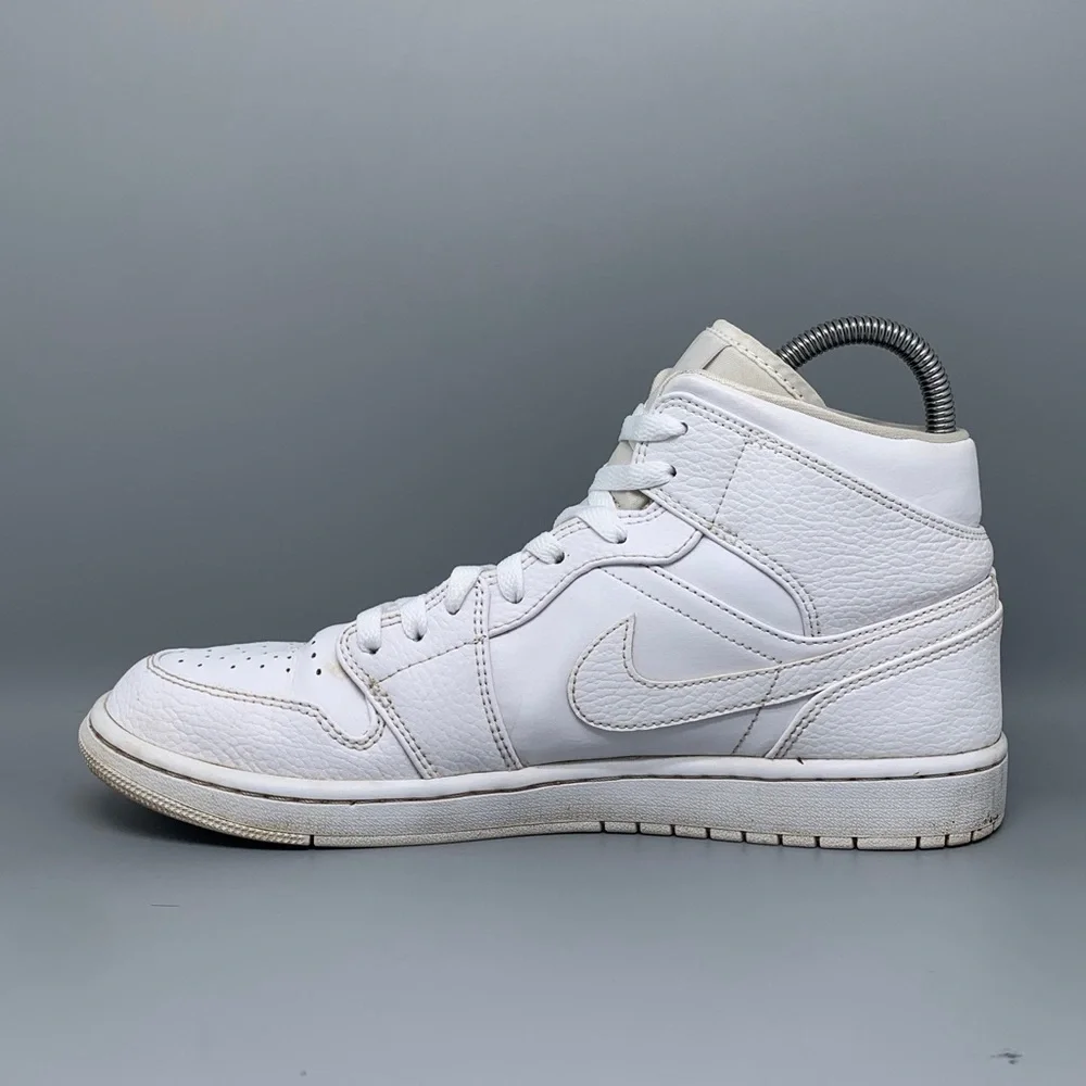 Jordan 1 Mid Triple White  Baskeball Shoes 554724-130‎ Men’s Sz 11